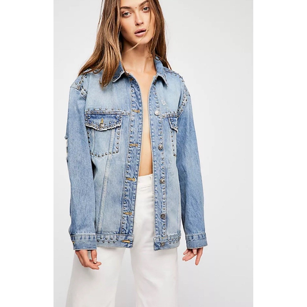 Free People Studded Denim Trucker Jacket Oversized Light Blue Destroyed Lg 148$